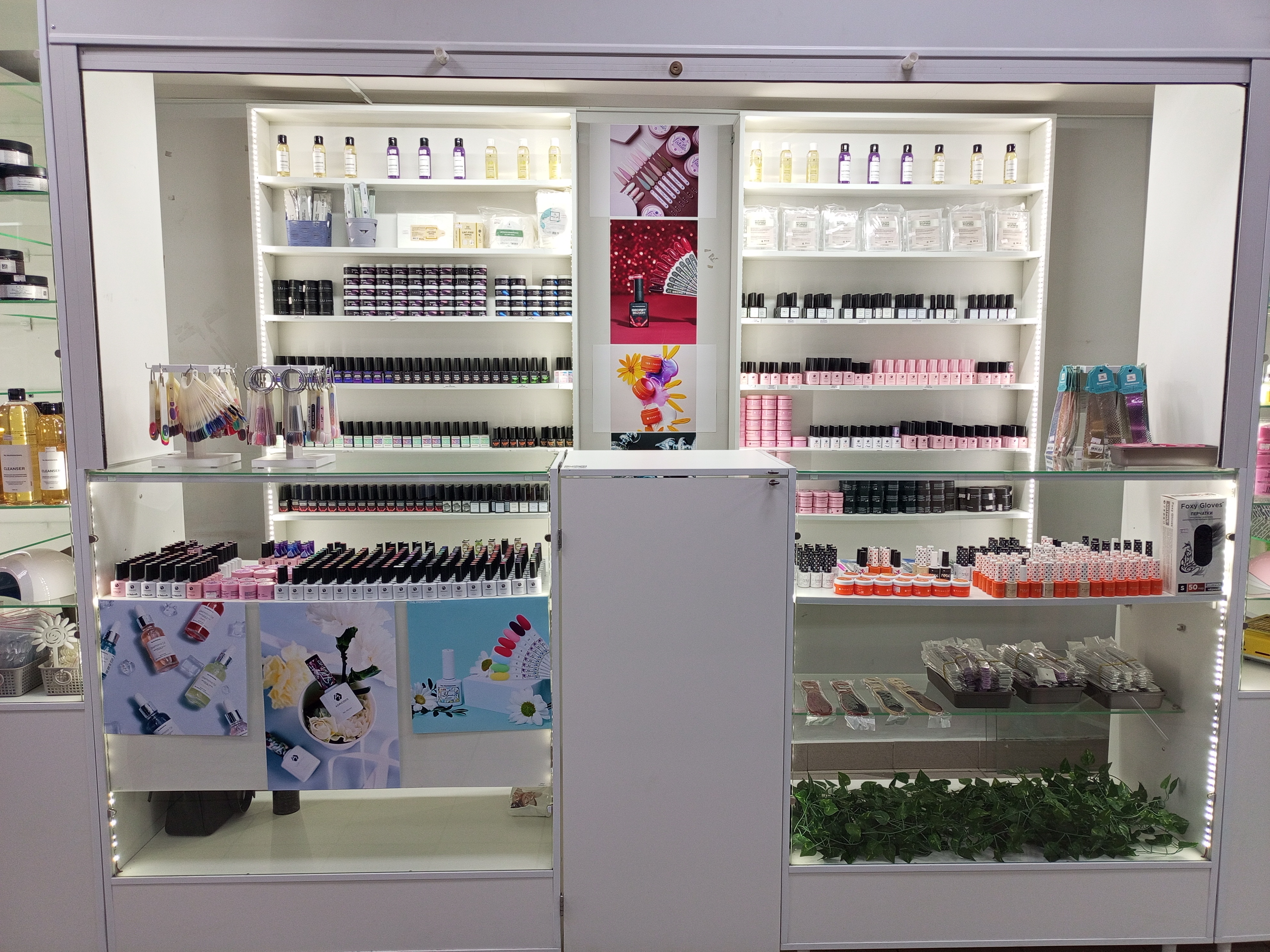 Открылся новый отдел с товарами для маникюра